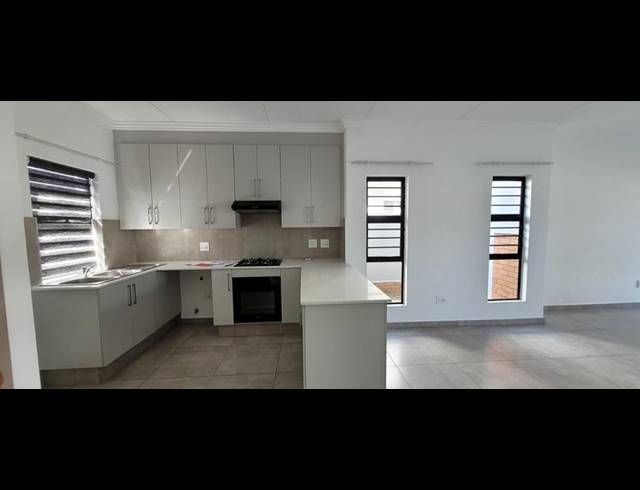 3 BEDROOM TOWNHOUSE FOR SALE IN ALBERANTE